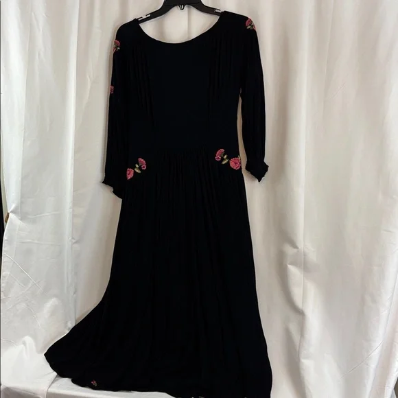 EUC Free People Day Glow szM embroidered midi dress in black… - Picture 4 of 8